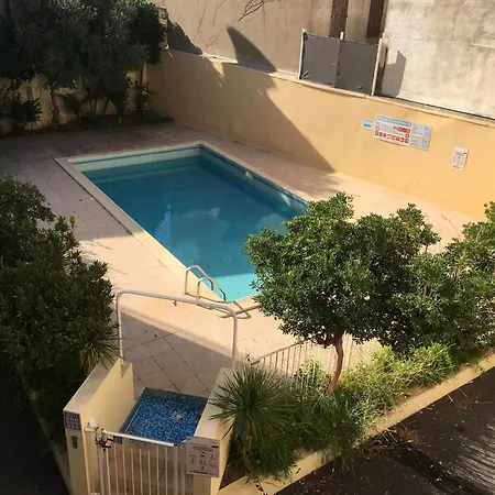 Dans Avec Piscine Apartment