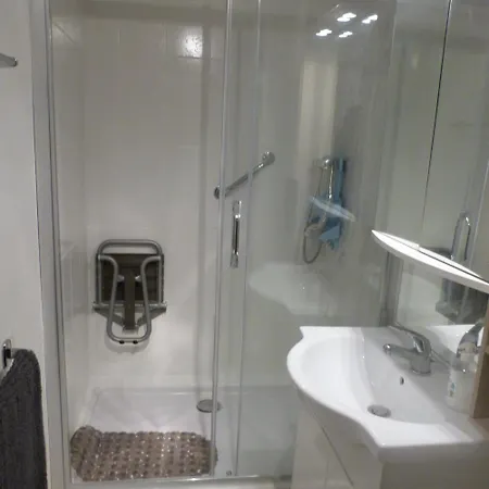 Dans Avec Piscine Apartment *