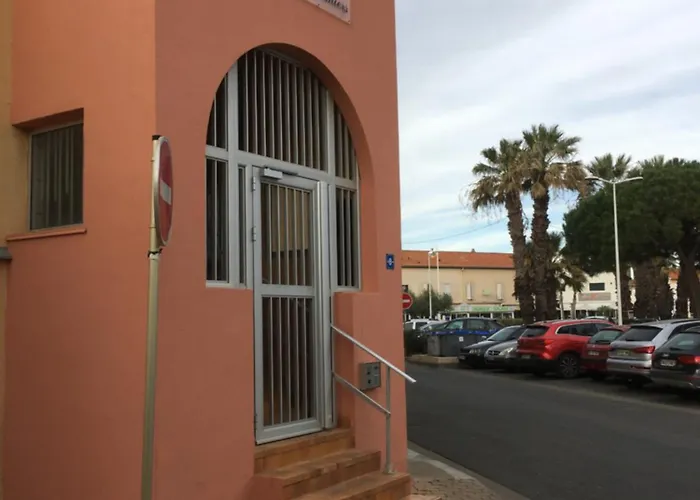 Dans Avec Piscine Apartment *